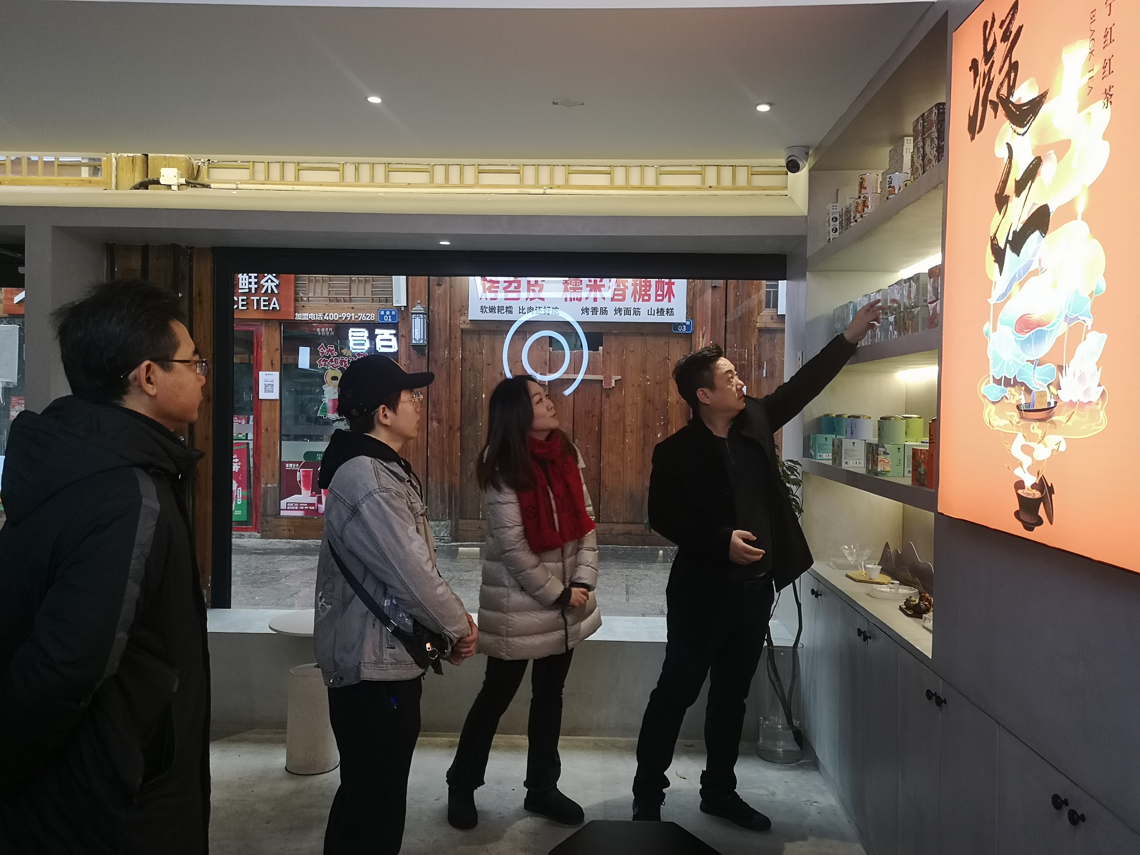 李文輝調研“有里吾茶”旗艦店和萬花百合•VR倉儲式超市項目工地