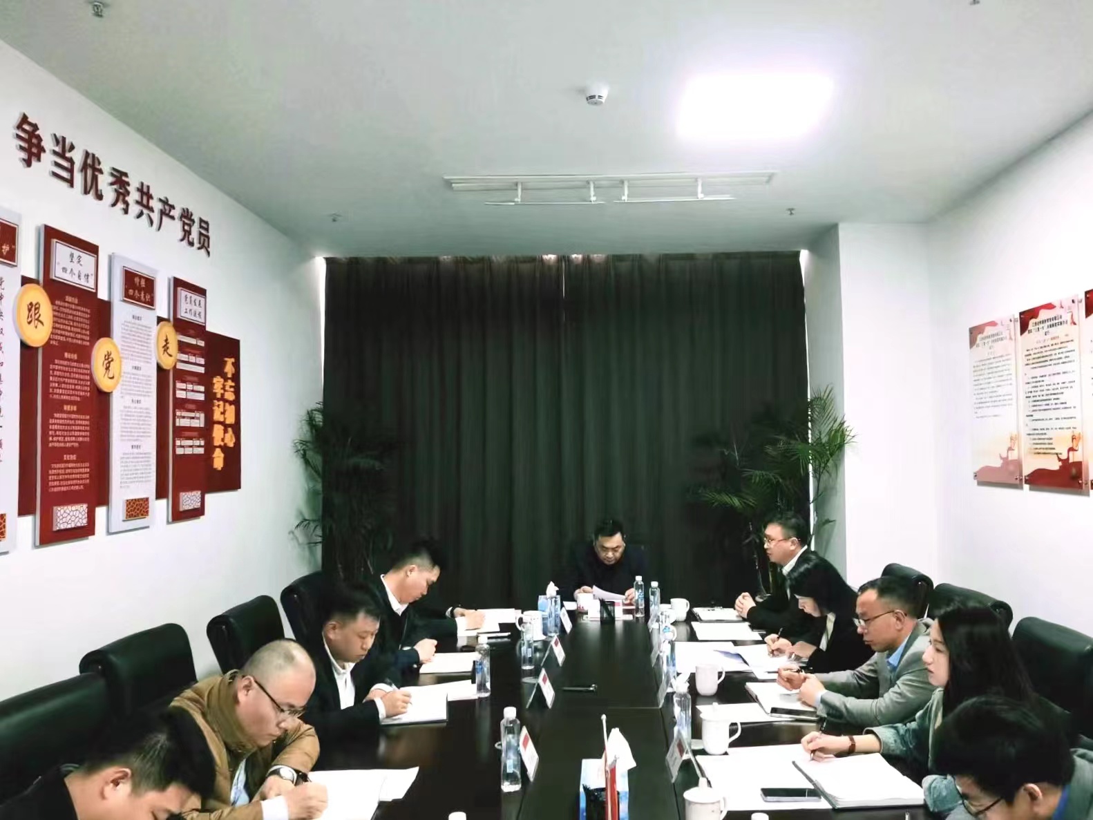 省供銷集團(tuán)黨委書記、董事長陳立新一行到 省供銷新零售公司調(diào)研座談